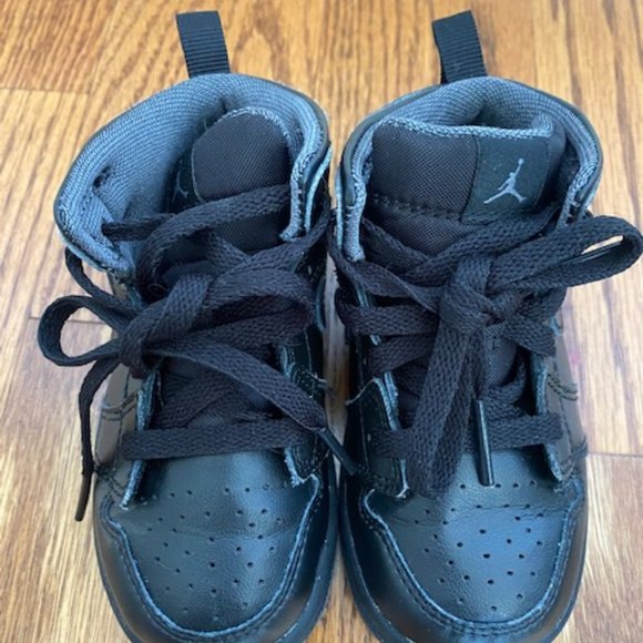 TODDLER NIKE AIR JORDANS SIZE 6C - Picture 4 of 4